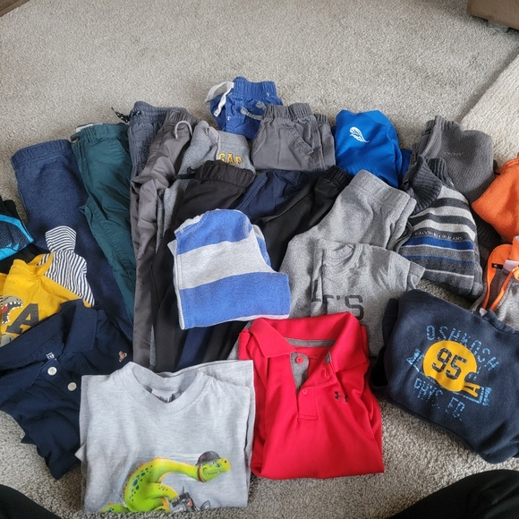 HUGE LOT OF 4T BOYS CLOTHES!! 26 Items - Picture 2 of 7